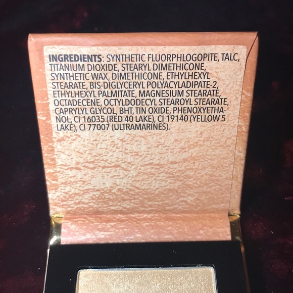 Vegan! Essence Highlighter in Popping Champagne - Picture 4 of 5
